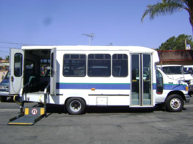 2004 e450 bus